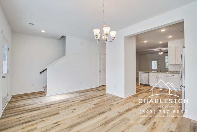 Foto del edificio - 200 Woodward Rd