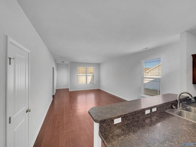 Building Photo - 411 Prom Dr SW