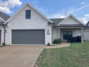 Building Photo - 3042 White Oak Trl