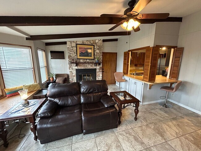 Foto del edificio - MUST SEE! 3 bedroom / 2 bathroom Home Near...