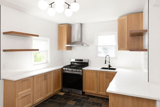 Foto del edificio - Renovated Home!