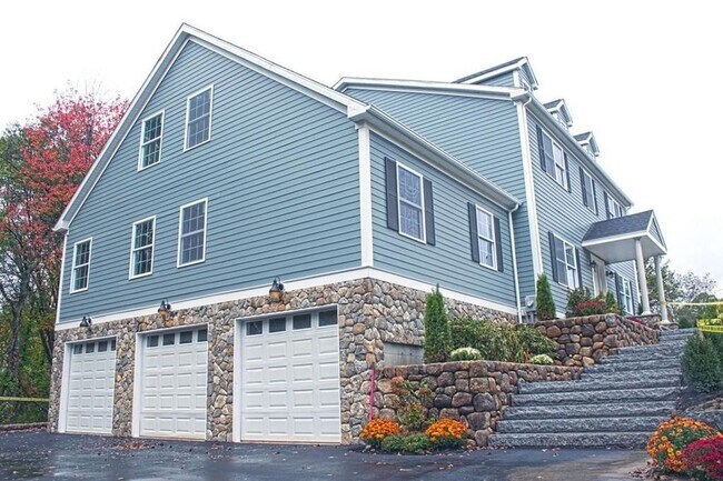 Building Photo - 380 Conant Rd