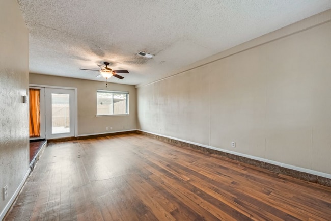 Building Photo - 2304 Long Ridge Ln