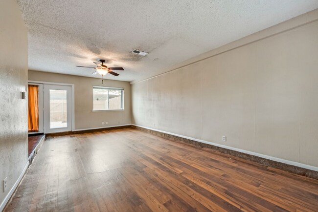 Foto del edificio - 2304 Long Ridge Ln