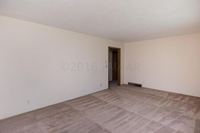 Foto del edificio - 5 Bedroom Home in Moorhead