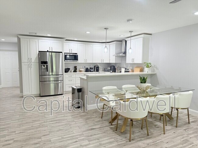 Foto del edificio - 4312 Silver Falls Dr
