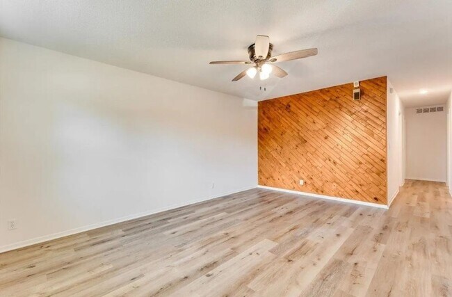 Building Photo - 2920 W Hadden St