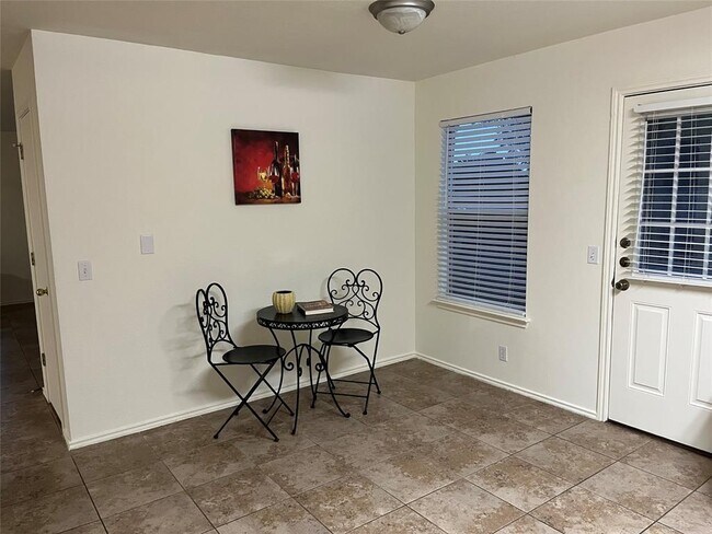 Foto del edificio - 3104 Tyler Ln