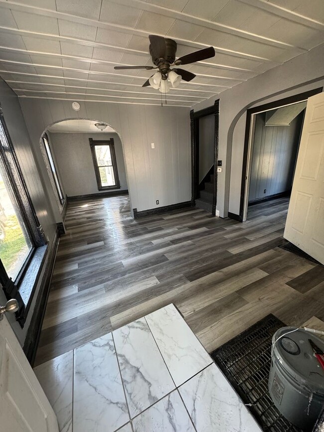 Building Photo - 4 Bedroom 1 Bathroom Just FULLY remodeled