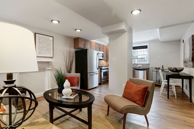 Foto del edificio - Columbia Heights Updated One Bedroom on Qu...