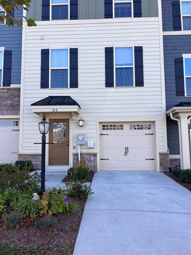 Foto del edificio - 818 Oval Park Ln