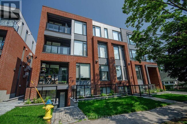 Photo du bâtiment - 1291 Summerville Ave