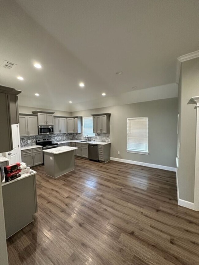 Foto del edificio - 7010 COLDWATER DRIVE