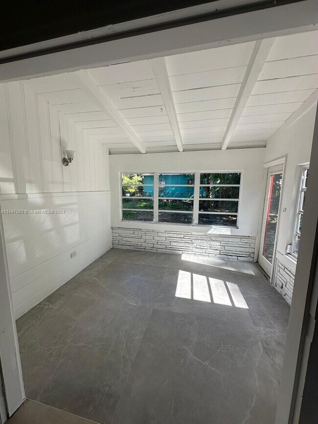 Foto del edificio - 3245 Hibiscus St