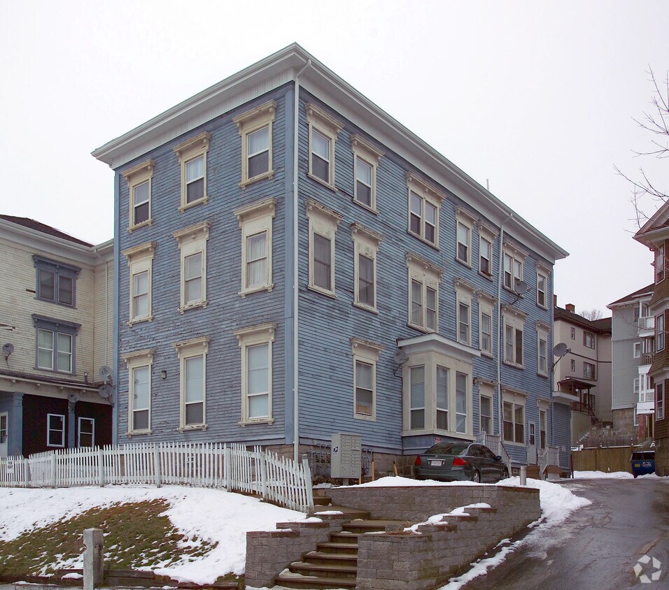 Primary Photo - 549 N Main St