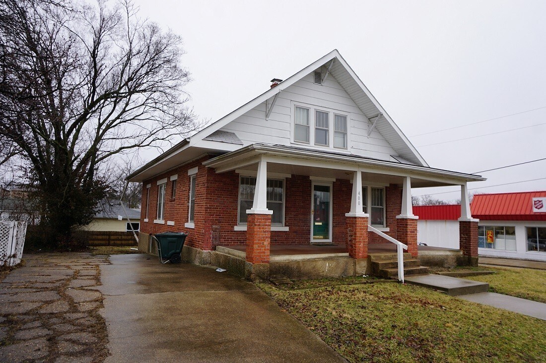 Building Photo - 400 N Elm St