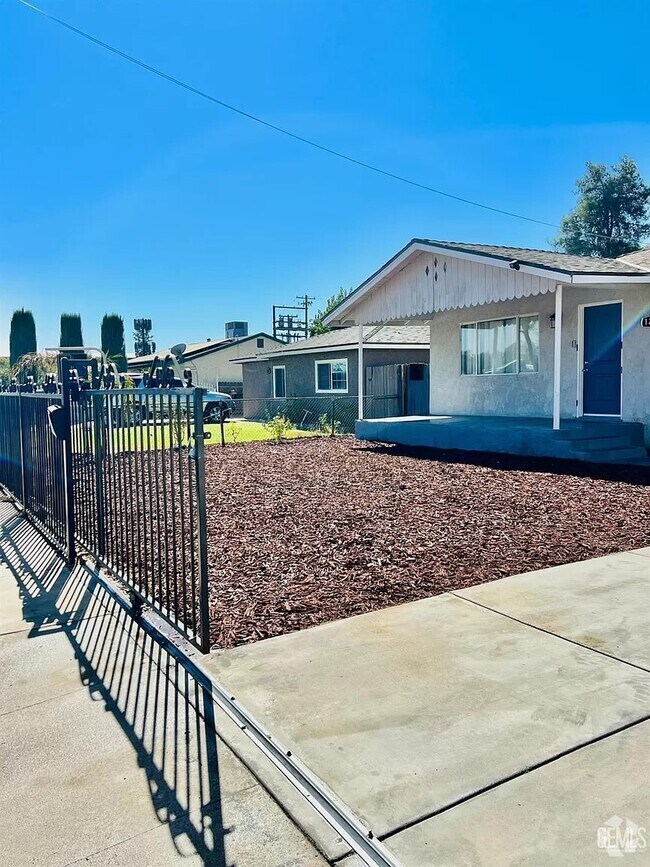 Apartments under 800 in Bakersfield, CA 3 Rentals
