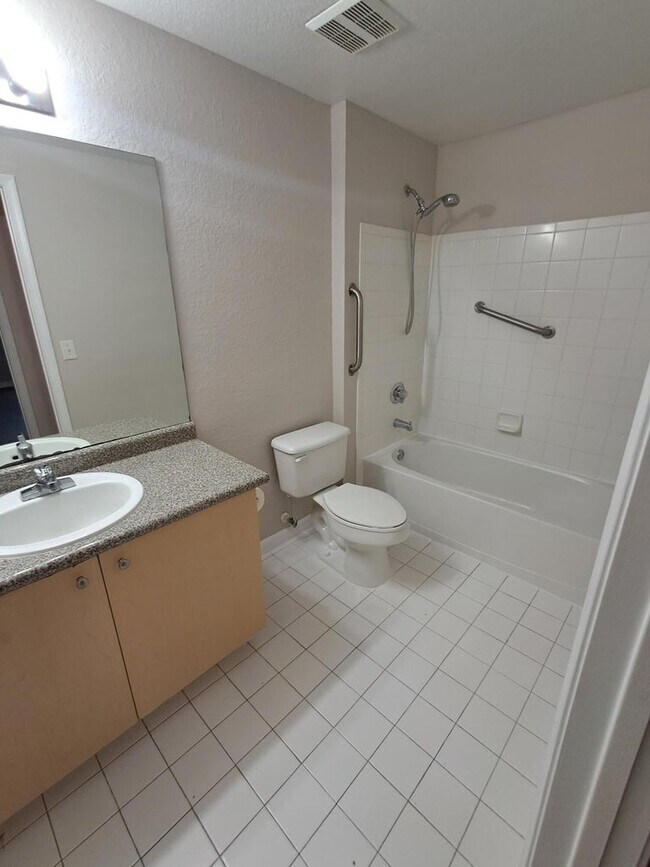 Foto del edificio - 280 Crestwood Cir