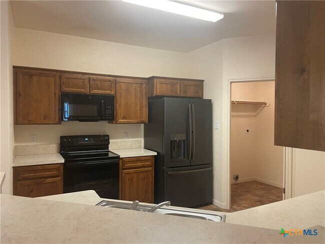 Building Photo - 6807 Black Springs Dr