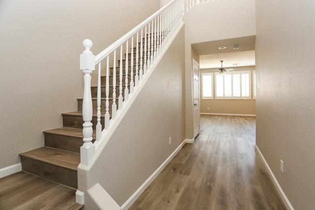 Foto del edificio - 5284 Vine Hill Ct