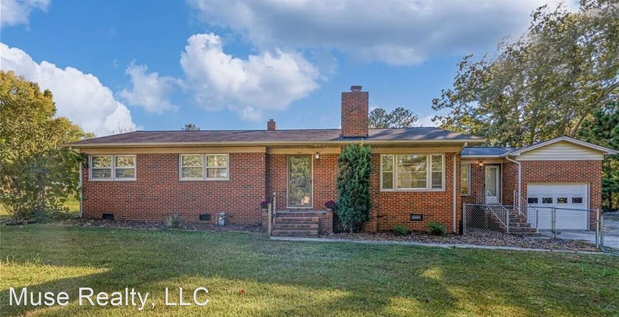 Primary Photo - 3 br, 2 bath House - 1401 University Drive