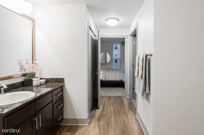 Building Photo - 1 br, 1 bath Apartment - 606 Marshall St 034