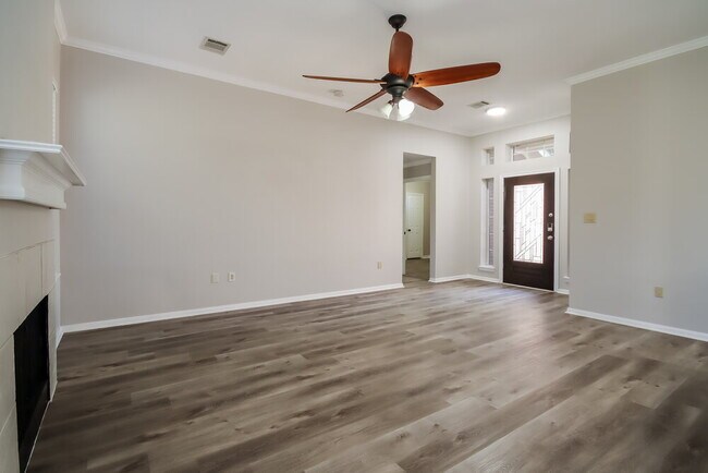 Building Photo - 13553 Miller Ln