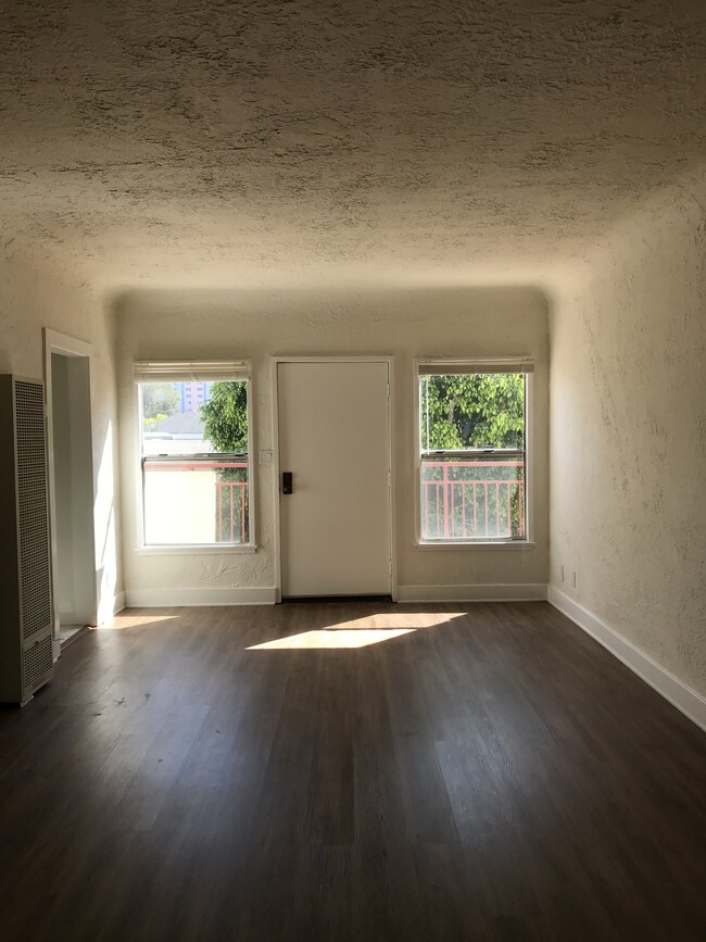 Building Photo - 909 California Ave