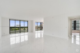 Building Photo - 3500 Mystic Pointe Dr