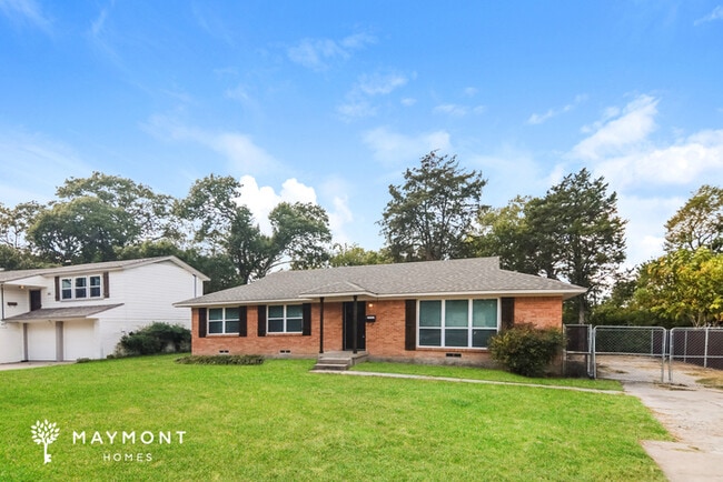 Building Photo - 3817 Rockbluff Dr