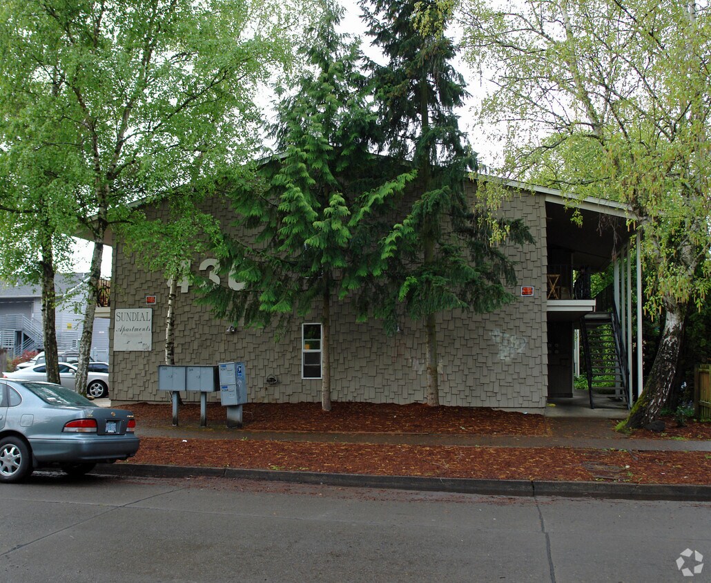 Building Photo - 430 E 15th Ave