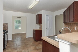 Building Photo - 9960 Hyacinth Way