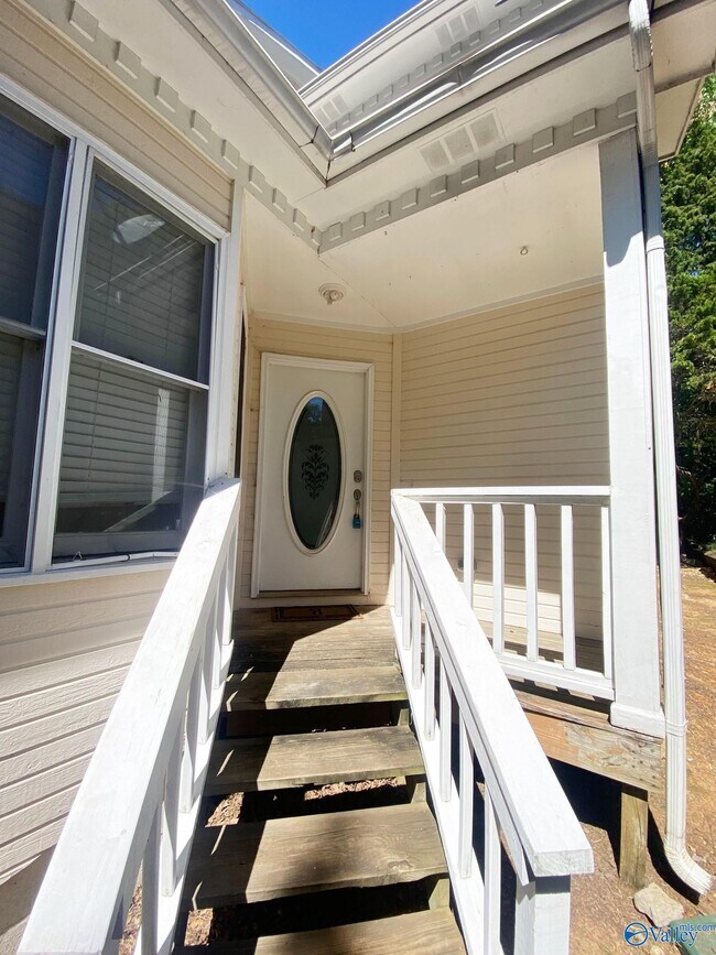 Foto del edificio - 523 Farmingdale Rd SE