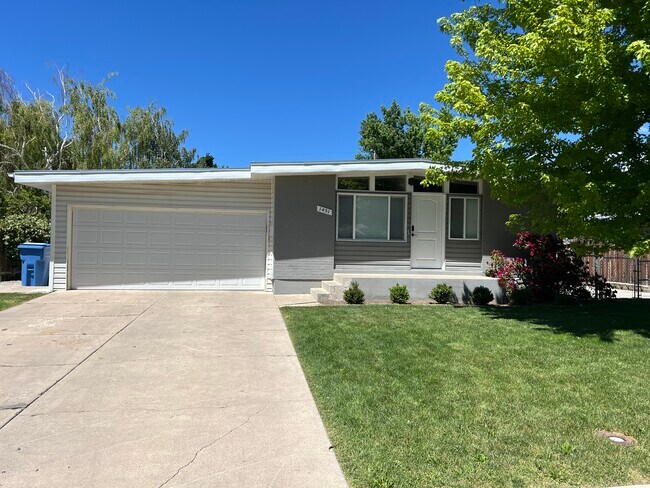 Building Photo - 1451 Lynnwood Ave