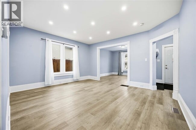 Building Photo - 243 Brock St S