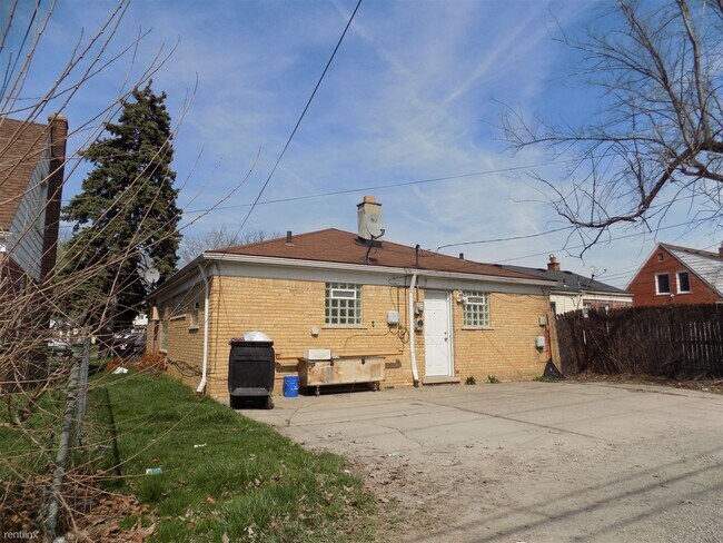 Building Photo - 1 br, 1 bath Duplex - 20712 Moross Rd