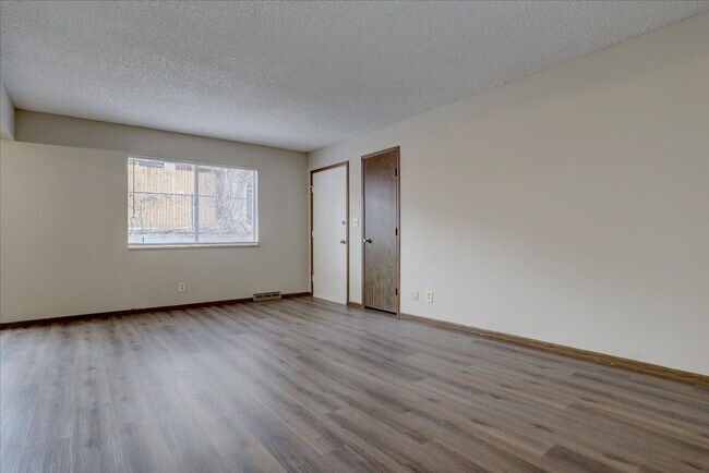 Foto del edificio - 2 Bedroom/2Bath Condo with a 1-car Detache...