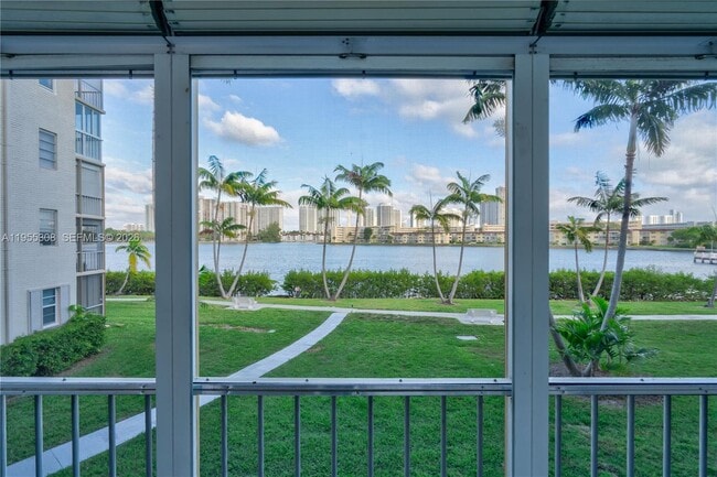 Building Photo - 2861 Leonard Dr