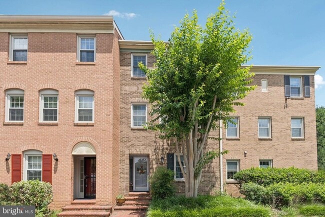 Building Photo - 1272 S Washington St