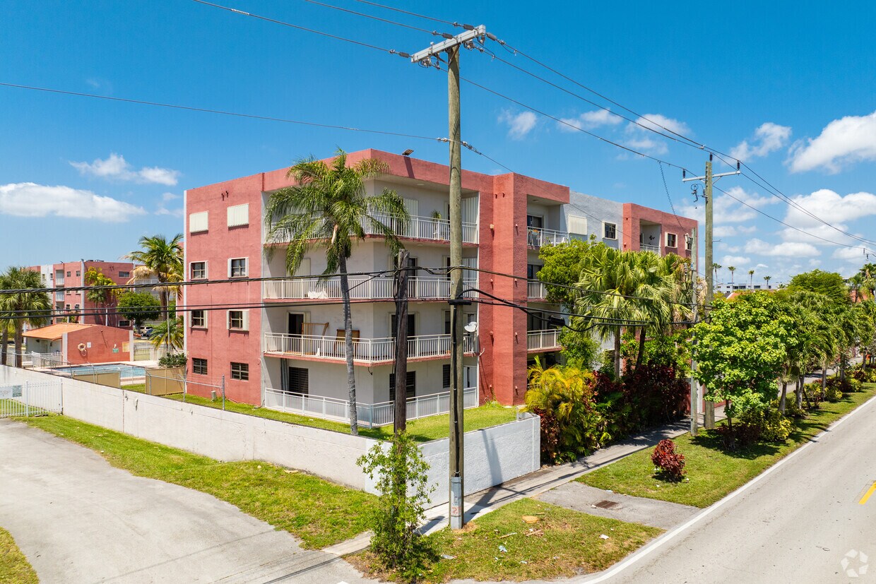 Primary Photo - Blue Seas Apartment