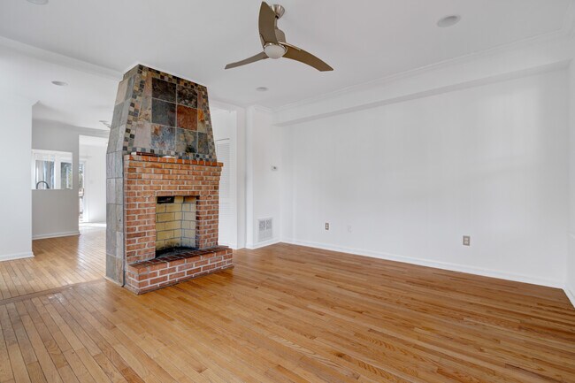 Foto del edificio - 2852 Belair Pl NE