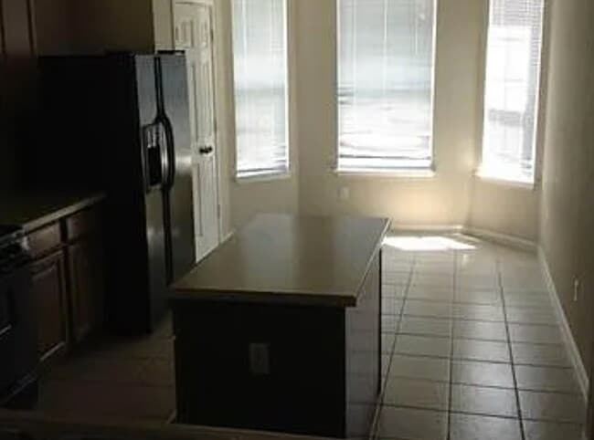 Building Photo - 811 Shadow Creek Blvd