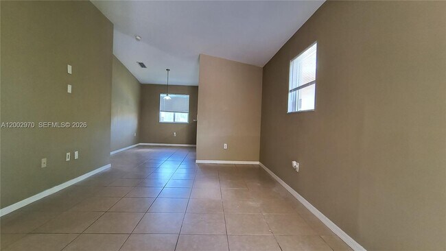 Foto del edificio - 985 NE 34th Ave