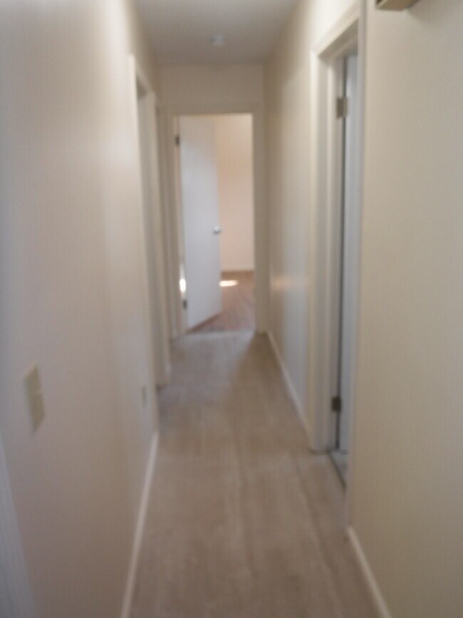 Building Photo - 4286 Hushen Dr