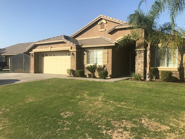 Foto del edificio - 4 bedroom, 2 bathroom home located near Stine Rd/ McKee Rd.