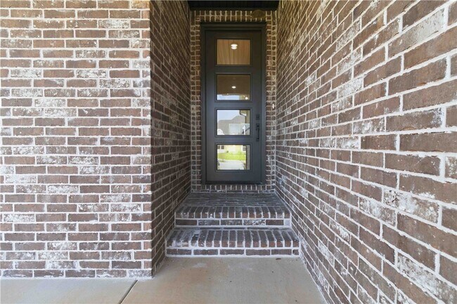 Building Photo - 1240 Mammoth St