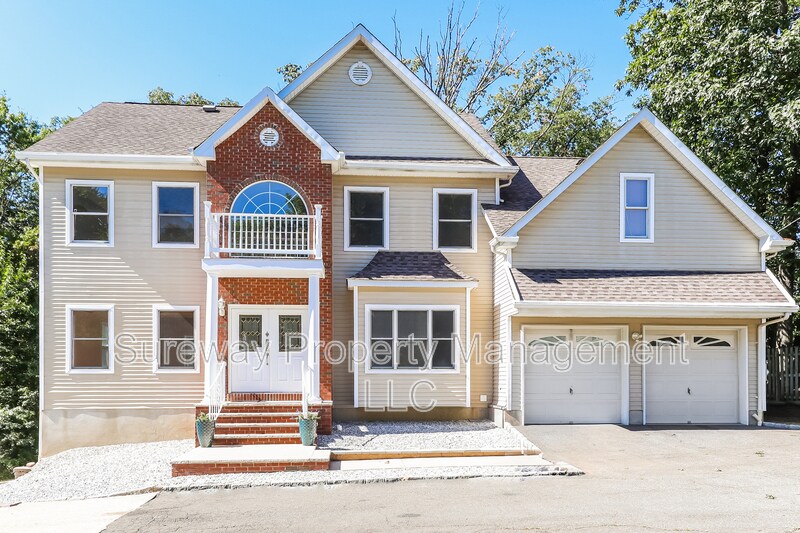 Primary Photo - 2 Lucha Ct