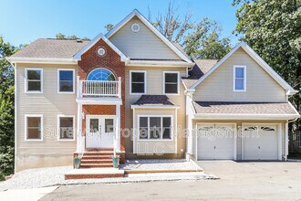 Building Photo - 2 Lucha Ct