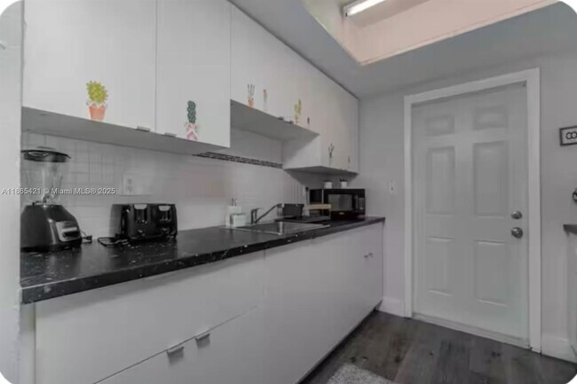 Foto del edificio - 1321 NE 118th St