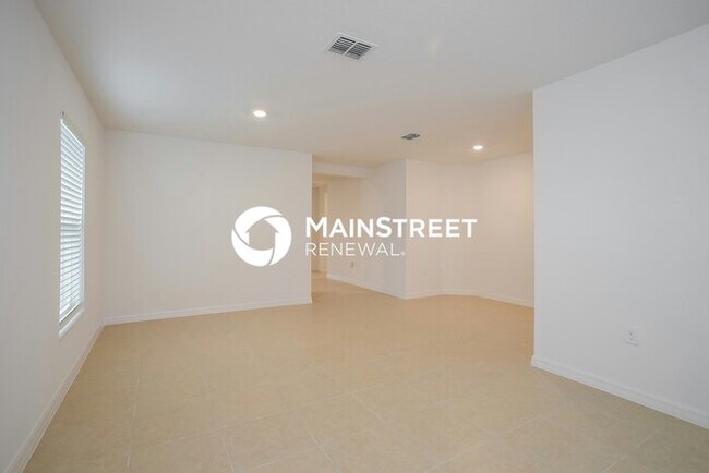 Building Photo - 4 Bedroom Pet-Friendly Home in Mascotte, FL with Main Street Renewal